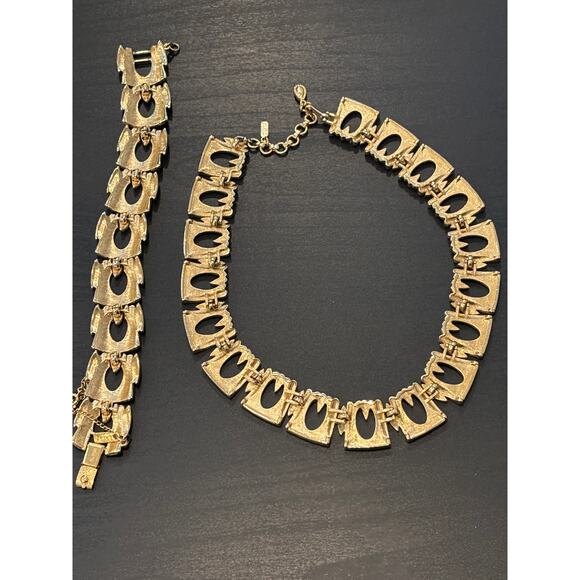 Vintage Monet Chunky Gold Tone Collar Necklace Bracelet Set Modernist Excellent - Picture 5 of 5